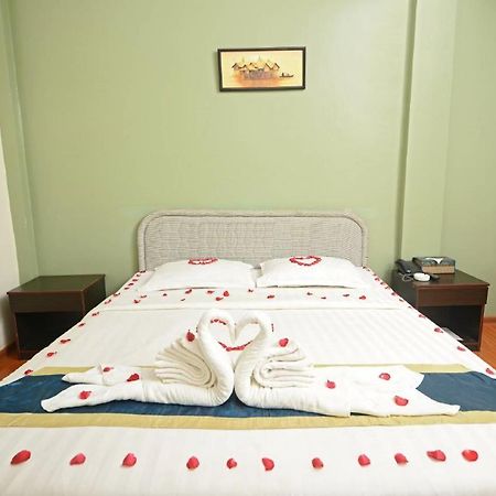 Supreme Hotel Янгон Экстерьер фото