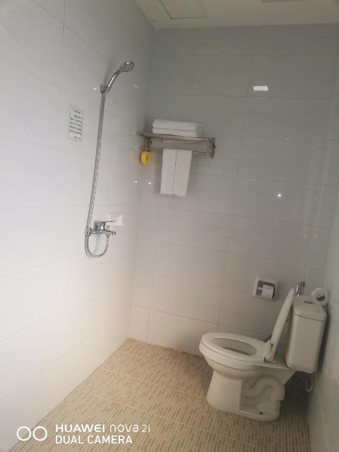 Supreme Hotel Янгон Экстерьер фото