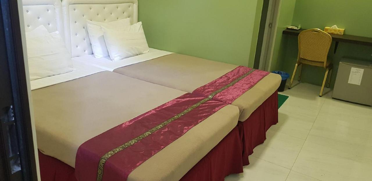 Supreme Hotel Янгон Экстерьер фото
