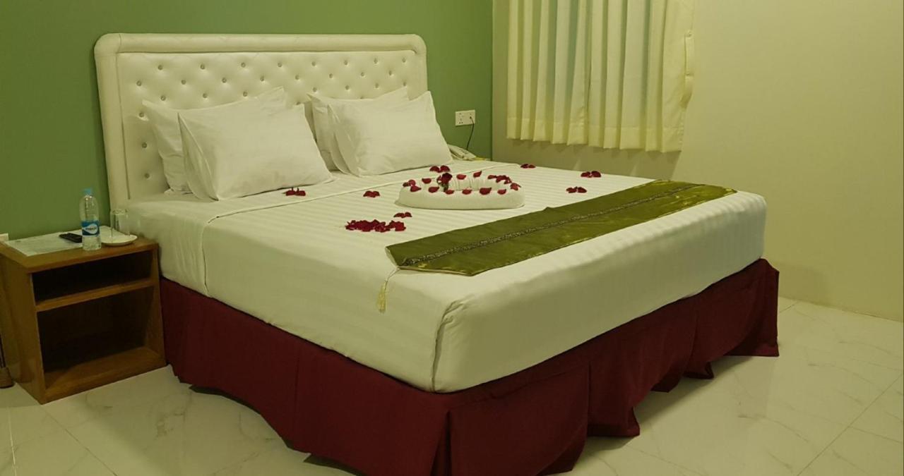 Supreme Hotel Янгон Экстерьер фото